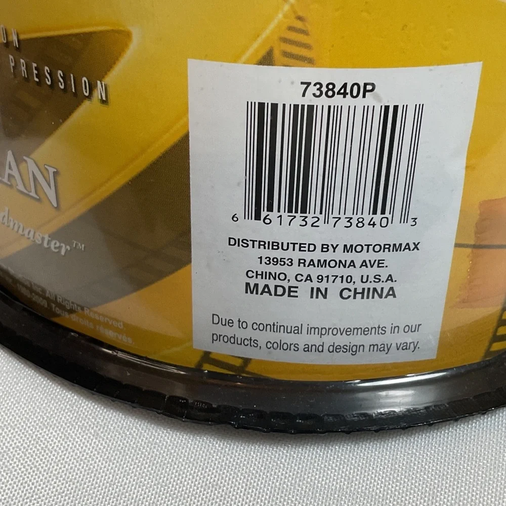 Motor Max 1:43 scale 1949 Buick Roadmaster Yellow Convertible Die-Cast Model Car - Picture 4 of 6